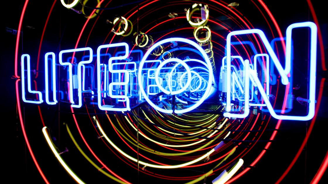 相即設計 - LIGHT UP